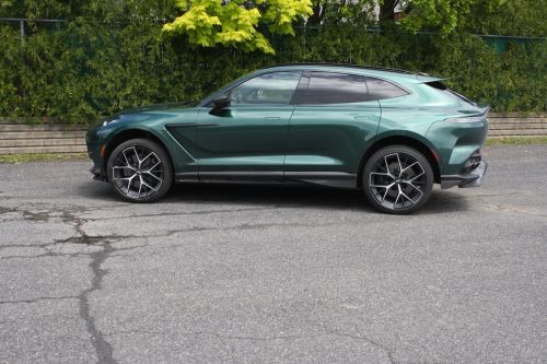 Aston-Martin DBX 2025