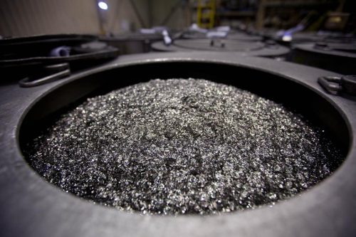 Une pénurie de métaux chinois guette les constructeurs automobiles américains