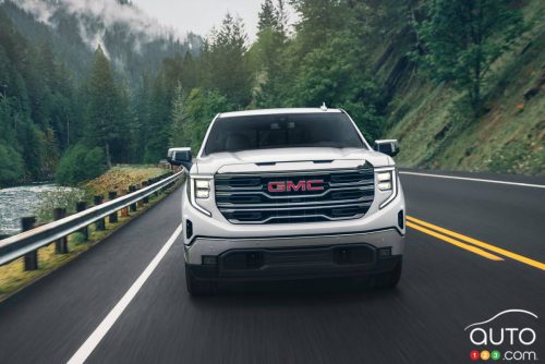 GM freine ses projets de VÉ pour miser sur les camionnettes et VUS à essence