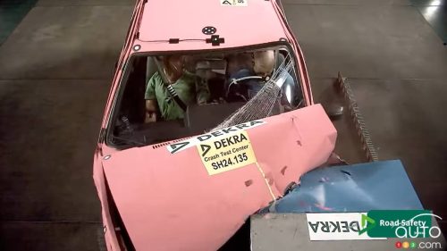 Une Volkswagen Golf 1989 soumise à un test de collision de 2025