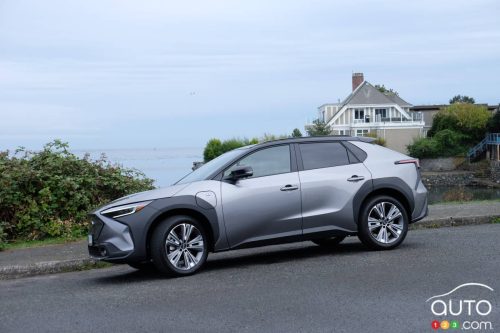 Toyota, Subaru et Lexus suspendent la vente de leurs VÉ en raison d'un rappel majeur