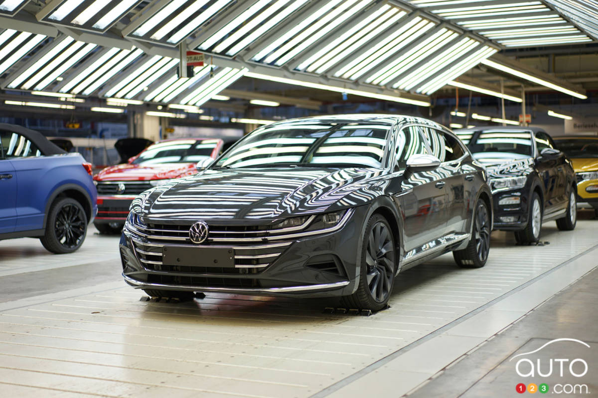Volkswagen réduit la production de ses VÉ en Allemagne