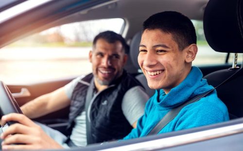Le coût de l’assurance auto des jeunes hommes au Canada a officiellement perdu le nord