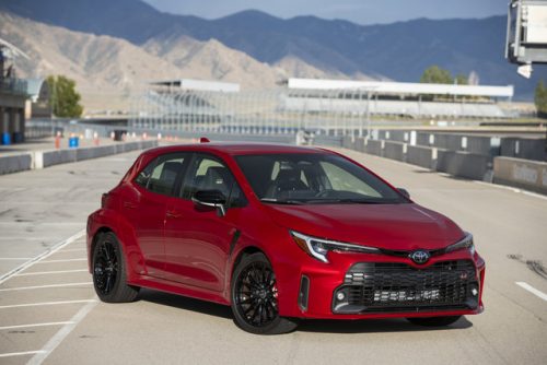 La Toyota GR Corolla 2026 gagne de l’équipement… et augmente son prix au Canada