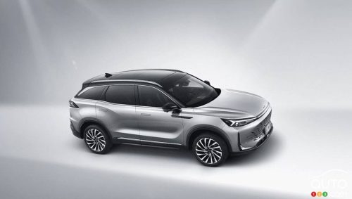 La Chine vend à bas prix ses surplus de voitures à essence