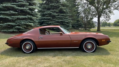 À vendre : une Pontiac Firebird 1974 pratiquement neuve