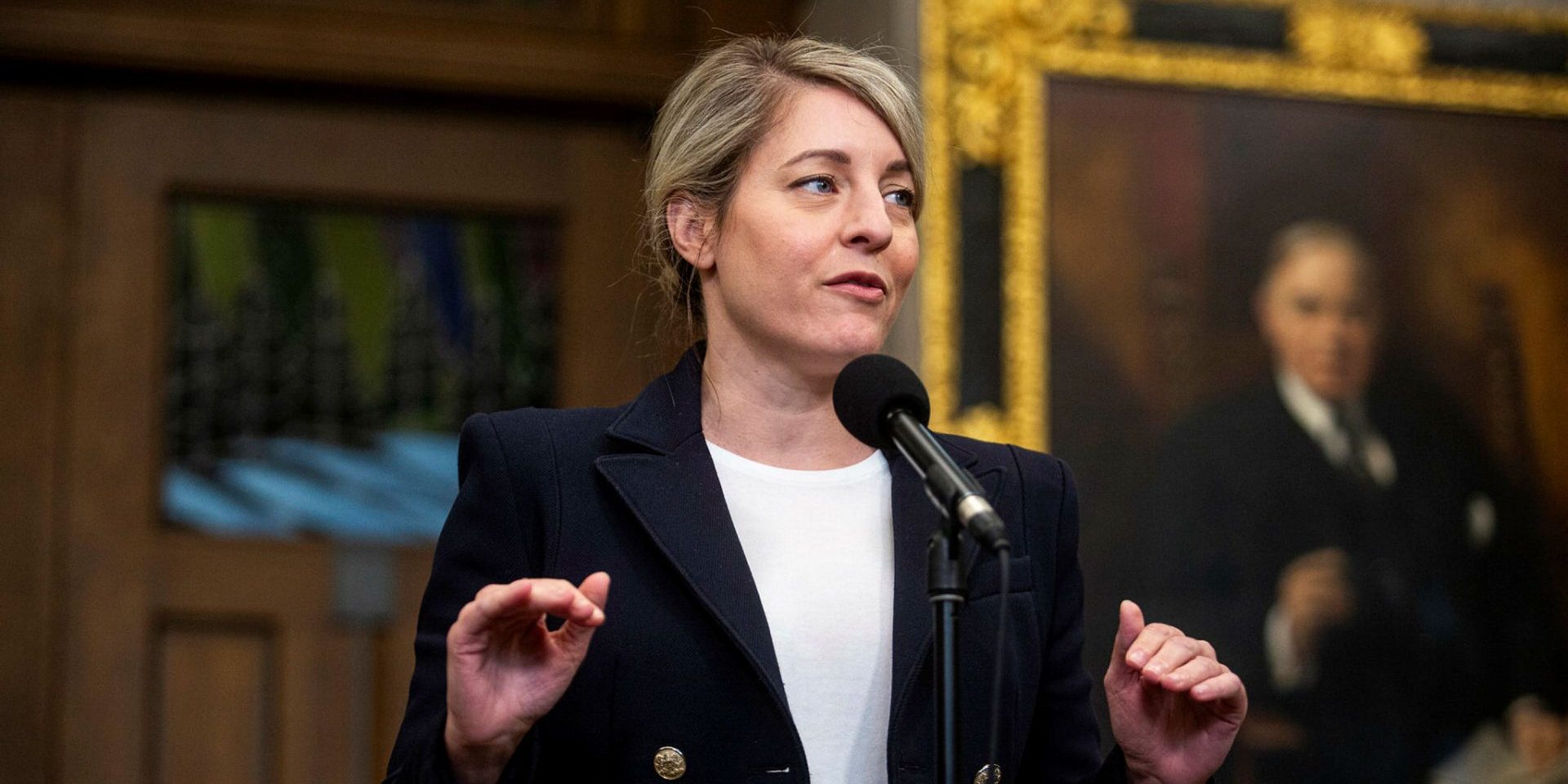 Mélanie Joly lie le contrat de sous-marins à une nouvelle usine automobile au Canada
