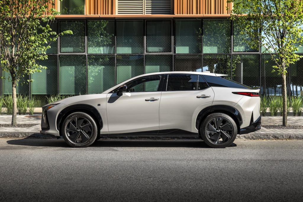 Lexus RZ550e