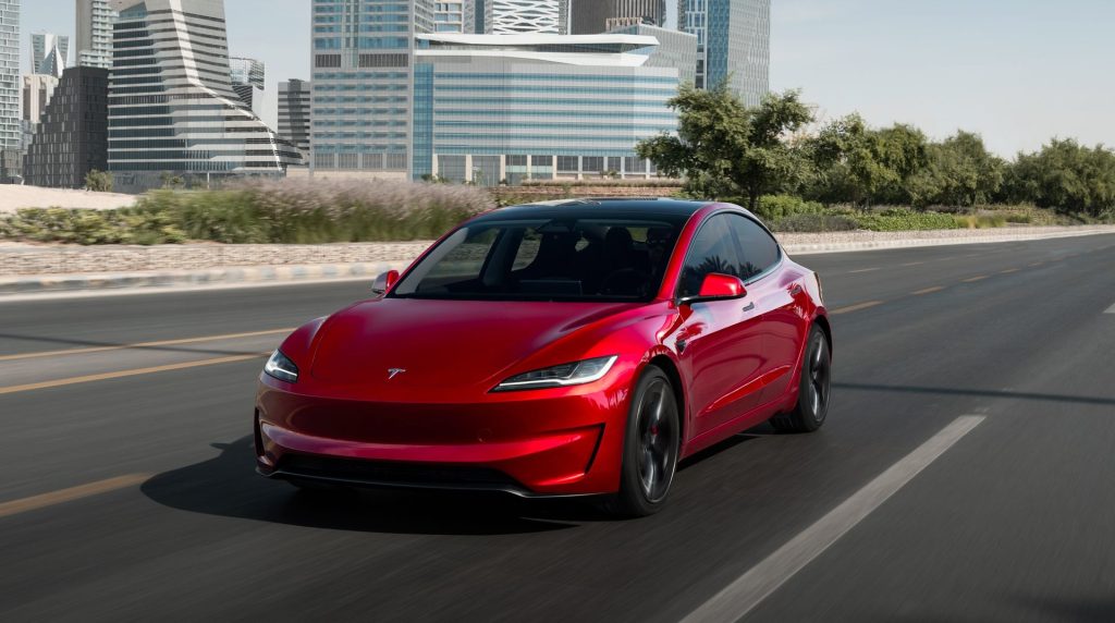 Tesla lance une Model 3 à prix record au Canada