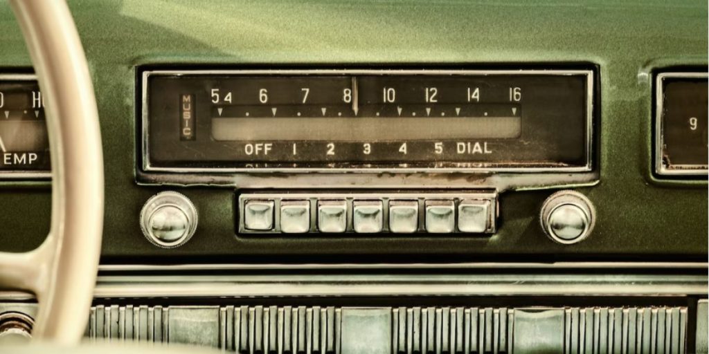 La radio AM pourrait devenir obligatoire dans tous les véhicules neufs aux États-Unis